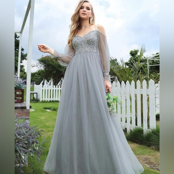 Beautiful gray evening gown - Picture 1 of 9